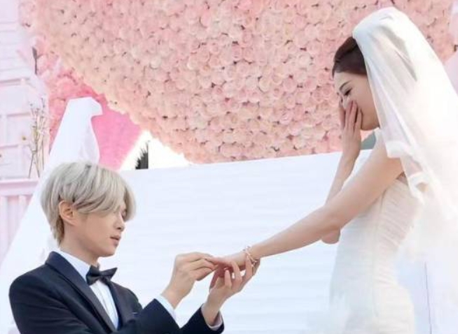 DB视讯百家乐不是哥们？低配鹿晗网红向女友求婚成功 直播7个月狂赚3500万