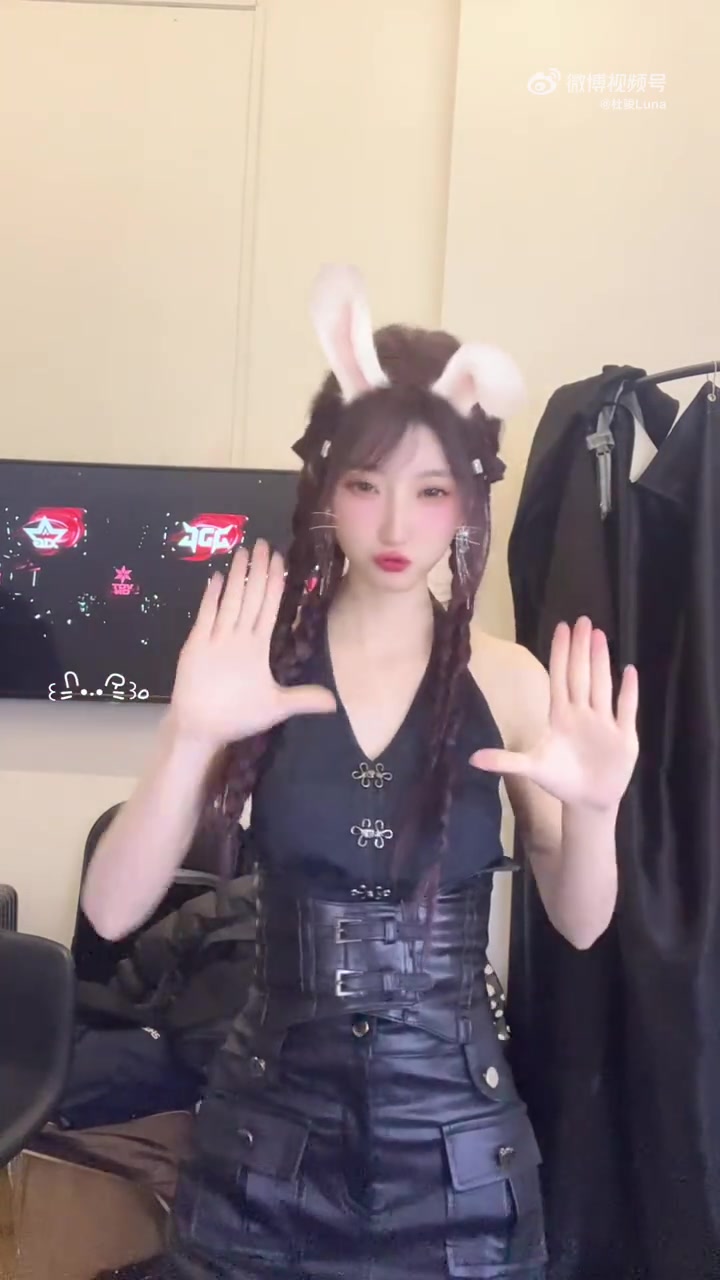 DG视讯官网平台无畏契约主持杜骏分享视频：新年shake it，你认识这套皮肤吗？