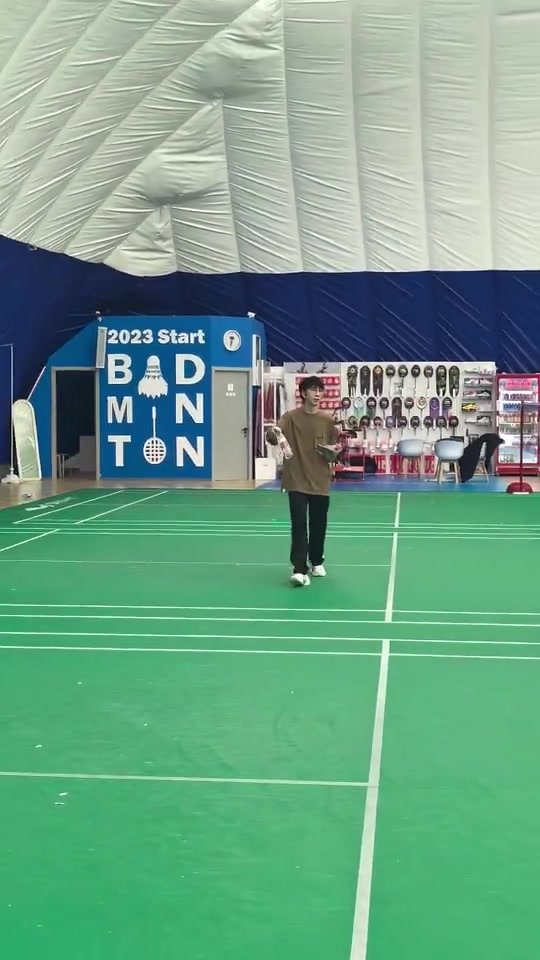 DB视讯百家乐BLG官方发布选手羽毛球训练：来自Elk的爱心送水！