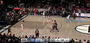 DB官网在线登录入口一度投进超远三分续命！托马斯18中8拿23分7助&下半场18分