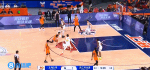 DB真人旗舰先发制人！洛夫顿三分命中后李添荣连得5分 上海开场8-0打停广厦