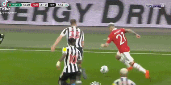 DB电子官网今日夺冠！两年前决赛，丹-伯恩还被安东尼耍得团团转