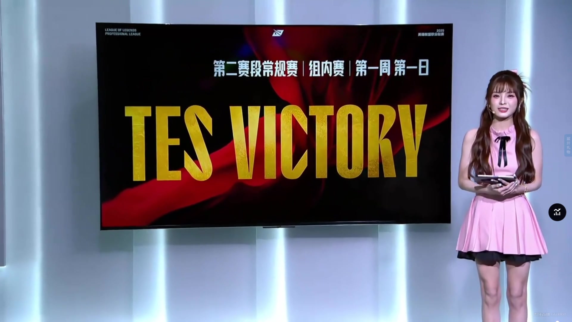 DB真人旗舰我妆都花了！LPL首日赛程鏖战至9小时要累垮女主持？泱泱满脸疲惫
