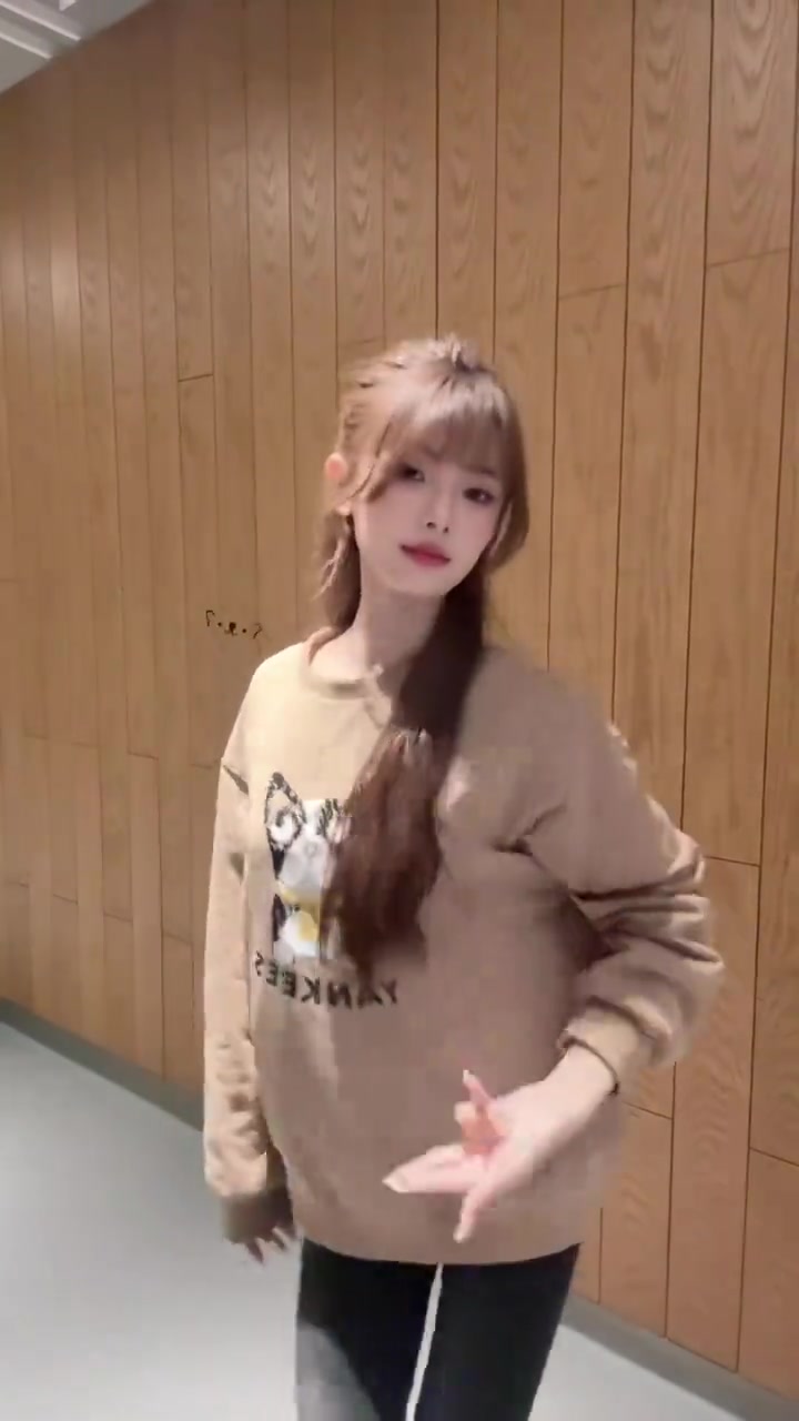 DB视讯官网这两下，扭到谁的心巴上？NBA、LPL主持泱泱分享视频：空空如也 梦回一下~