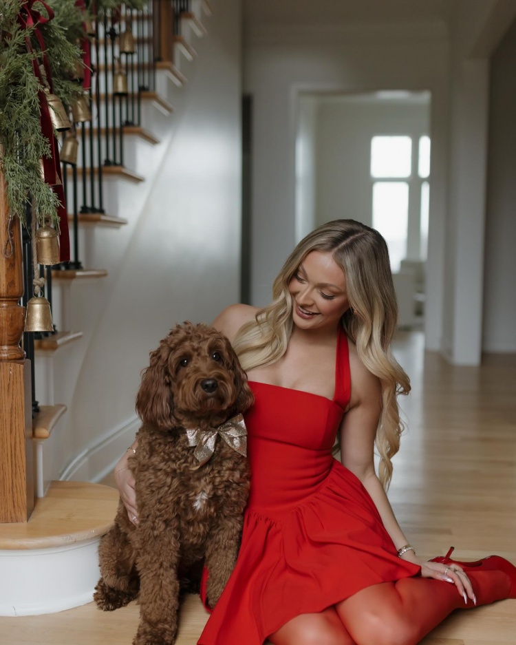 DB官网在线登录入口哈利伯顿晒与女友合照：六年光阴&无数回忆&余生共度 爱你❤️