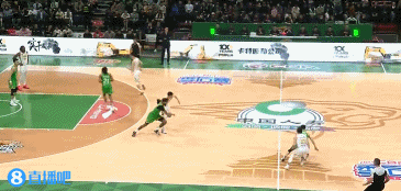 DG视讯官网平台攻防建功！王岚嵚前场抢断 随后晃动闪开防守轻松上篮打中