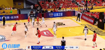 DB电子官网得分利器！小巴里-布朗扛起进攻 连中三分独得8分打停北京