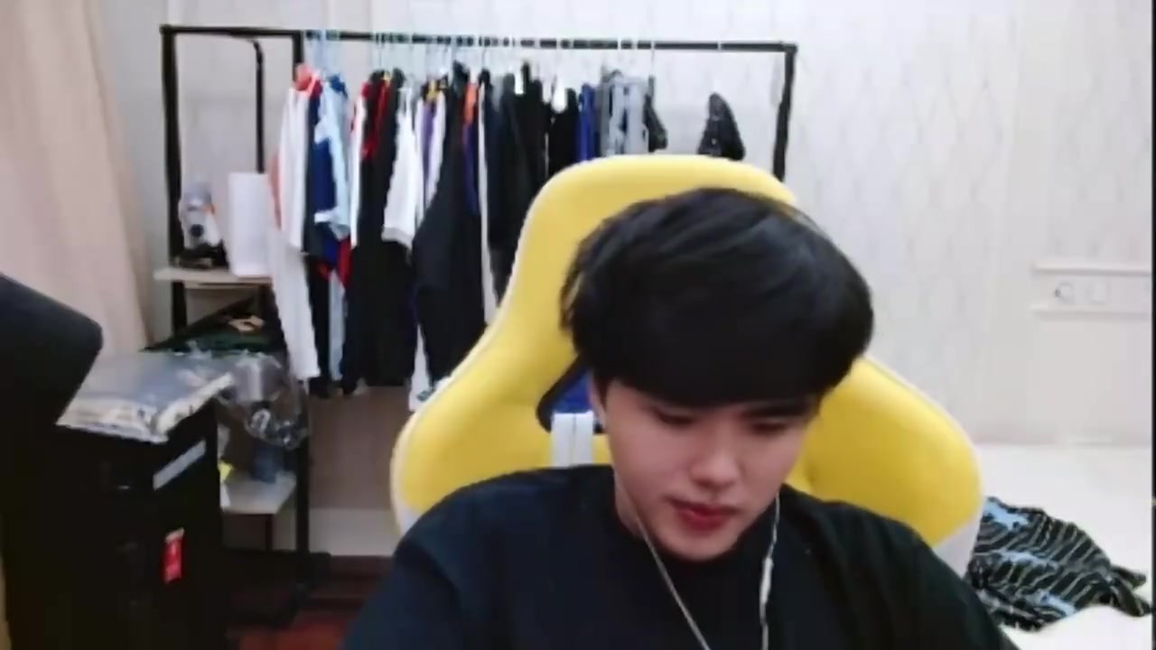 DG视讯官网平台吃馒头了！Lwx：打全神班直接跪下，看阳杰（care）被全神班暴打